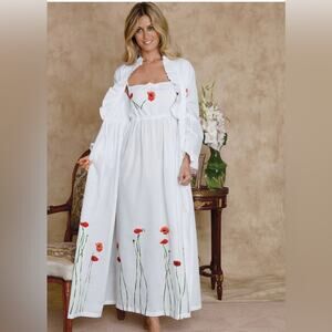 Schweitzer Linen M Poppies in Bloom White Embroidered matching robe & gown set